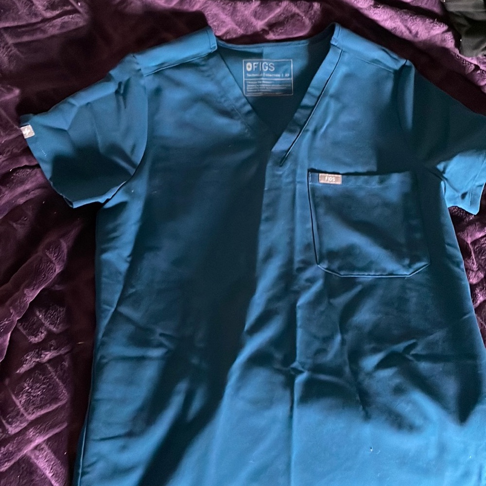 Blue XS FIGS Catarina One Pocket Top NWOT